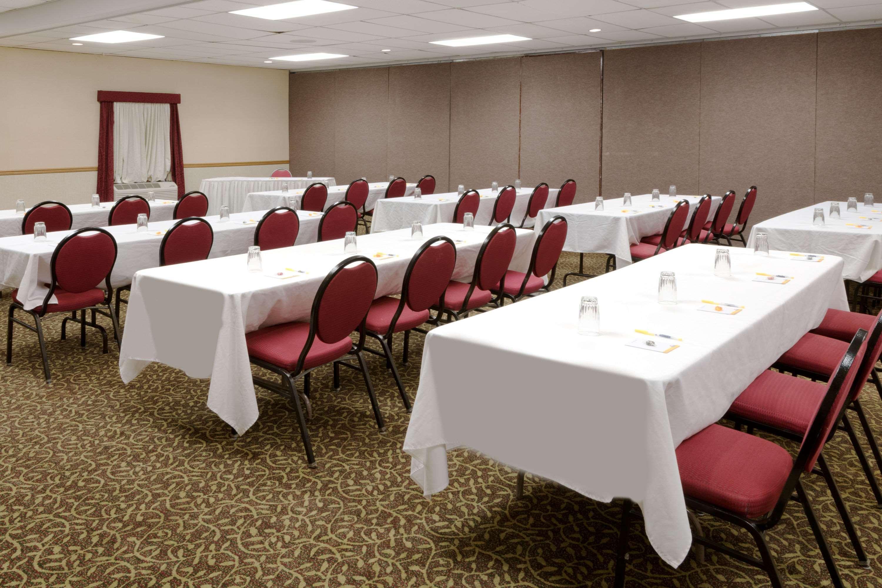Days Inn By Wyndham Batavia Darien Lake Theme Park Exterior photo