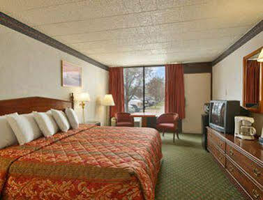 Days Inn By Wyndham Batavia Darien Lake Theme Park Exterior photo